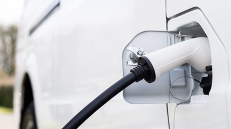 <p>Conector de cargador de Van Eléctrica DFSK EC35 color blanca visto de cerca.</p>